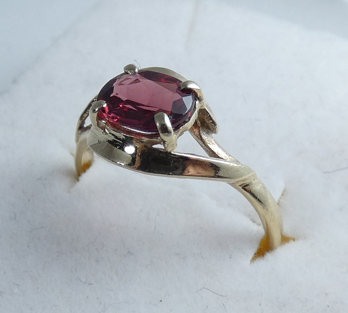 Vintage Solid 9ct Yellow Gold Oval Cut Red Garnet Dress Ring Size 7 N 54 Maroon