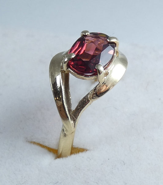 Vintage Solid 9ct Yellow Gold Oval Cut Red Garnet Dress Ring Size 7 N 54 Maroon