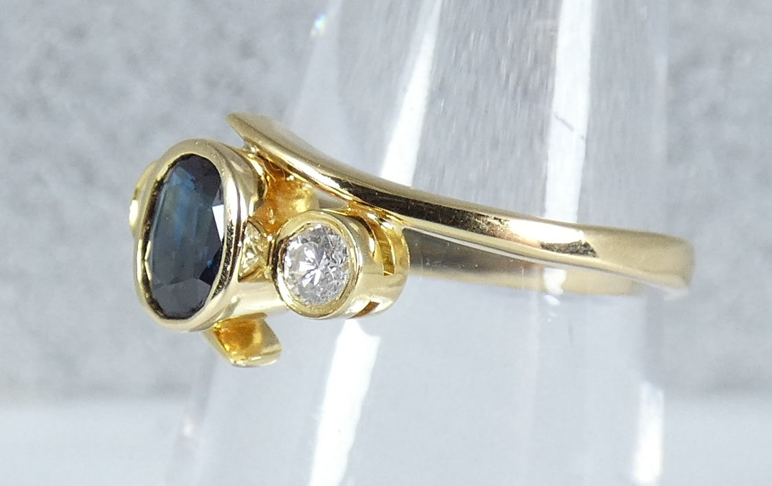 Solid 18ct Yellow Gold Parti Sapphire & Diamond Trilogy Dress Ring Size 6.5 M 52