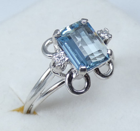 Solid 18ct White Gold 1ct Aquamarine & Diamond Dress Scroll Ring Size 6.5 M 52