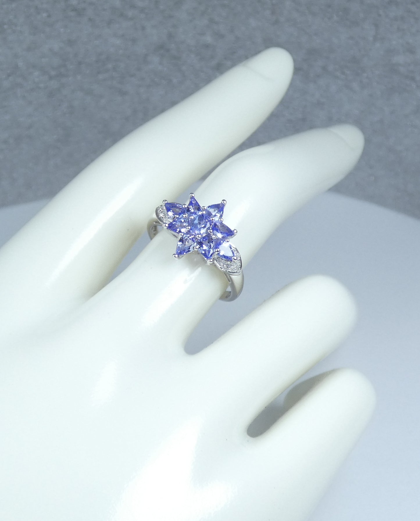 Solid 10ct White Gold Tanzanite Diamond Cluster Dress Flower Ring Size 7.5 O 55