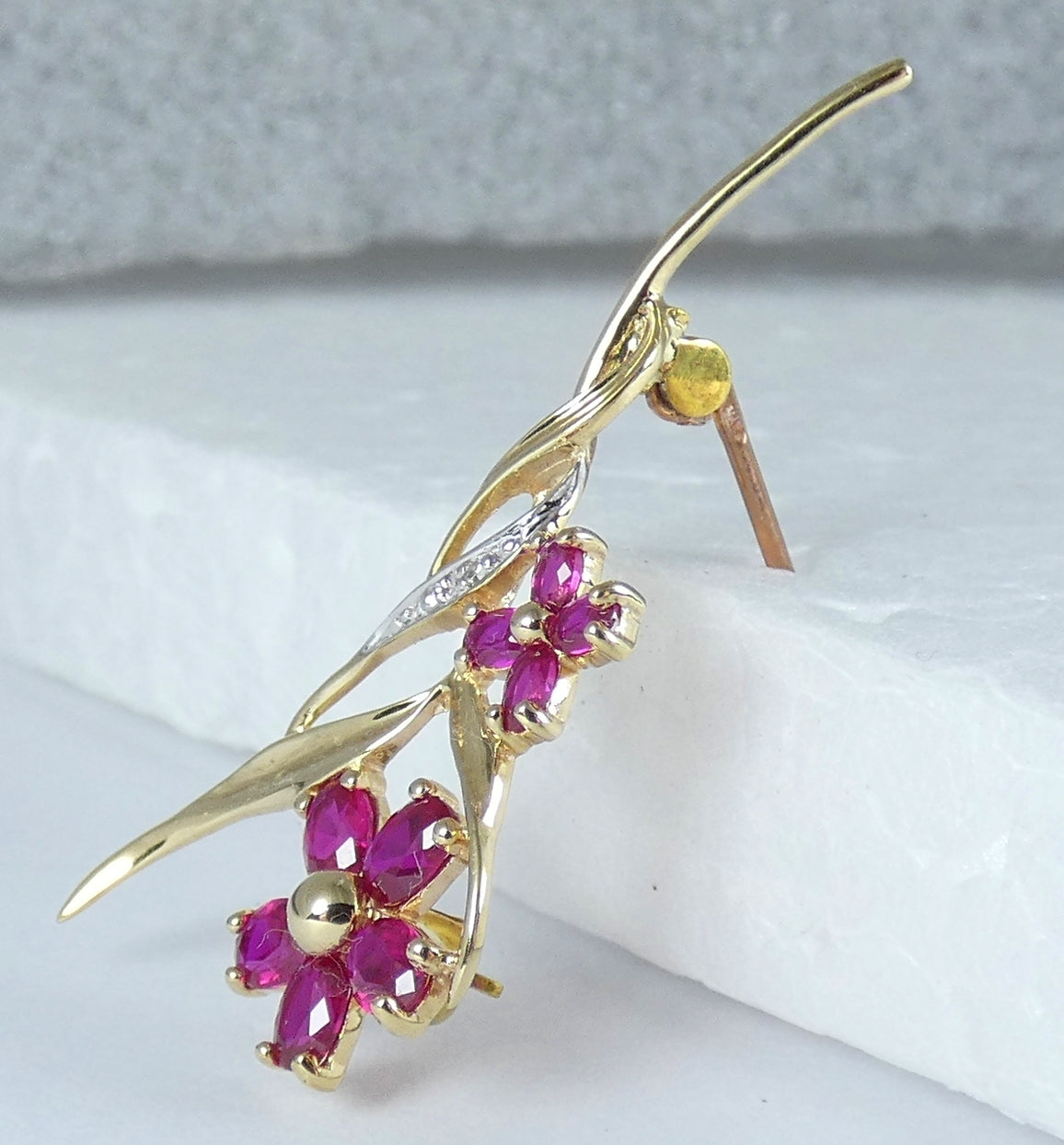 Solid 9ct Yellow Gold 0.8ct Ruby & Diamond Twin Flower Leaf Bar Brooch Pin White
