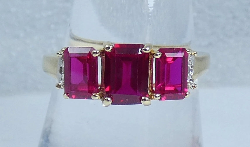 Modern Solid 9ct Yellow Gold Trilogy Ruby & Diamond Dress Cocktail Ring 8.5 Q 58