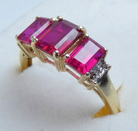 Modern Solid 9ct Yellow Gold Trilogy Ruby & Diamond Dress Cocktail Ring 8.5 Q 58