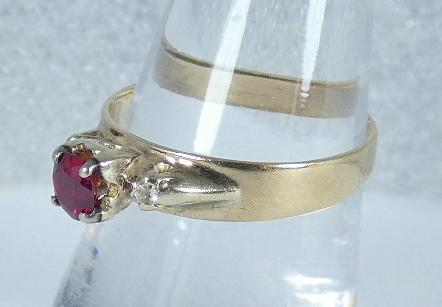Vintage Solid 9ct Yellow Gold Ruby & White Spinel Stone Dress Ring Size 8 P 56