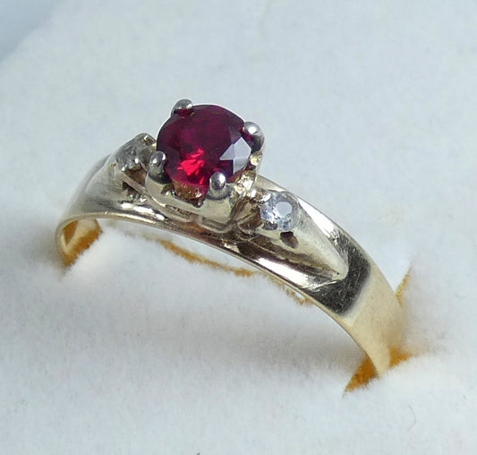Vintage Solid 9ct Yellow Gold Ruby & White Spinel Stone Dress Ring Size 8 P 56