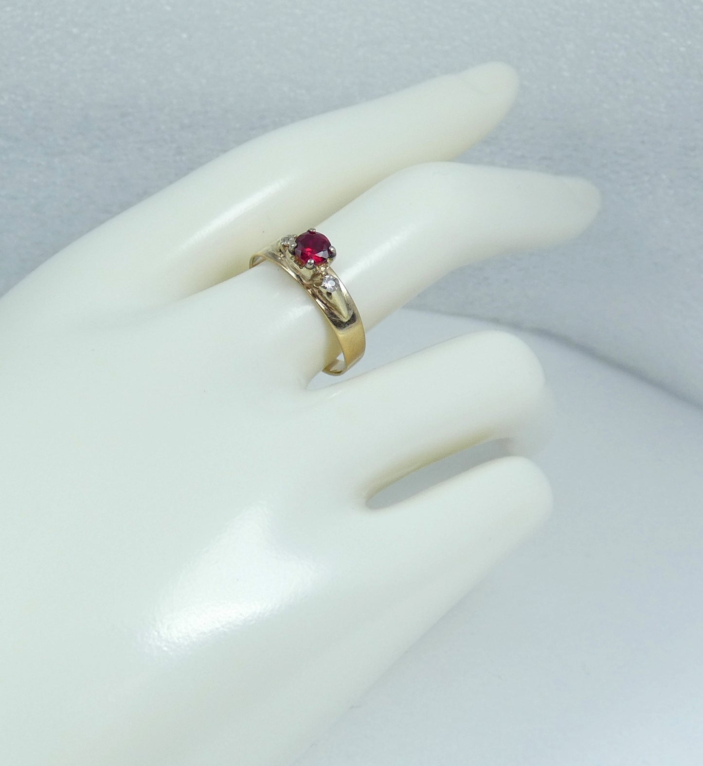Vintage Solid 9ct Yellow Gold Ruby & White Spinel Stone Dress Ring Size 8 P 56