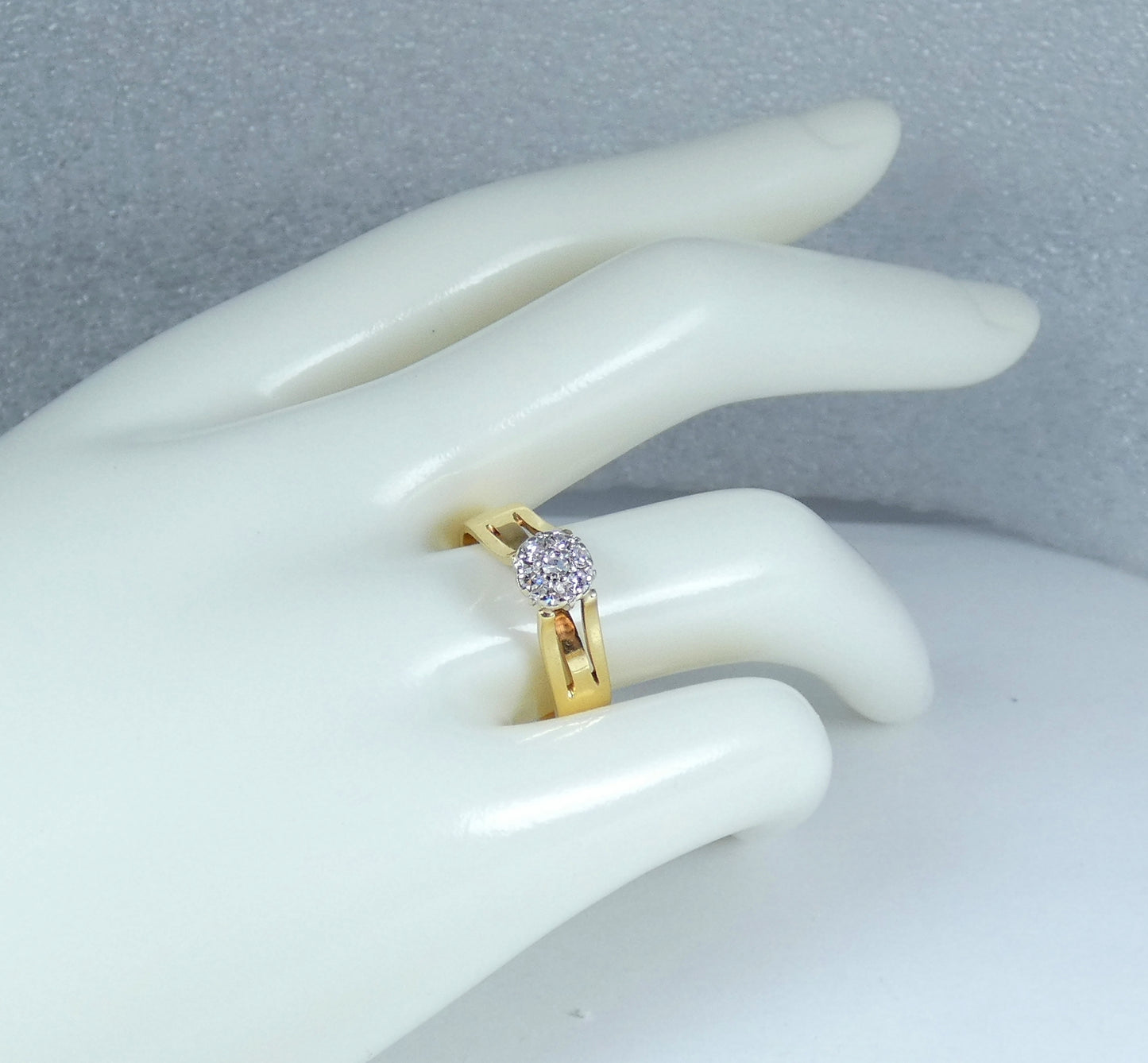 Solid 18ct Yellow Gold .20ct Diamond Cluster Dress Engagement Ring Size 7.5 O 55