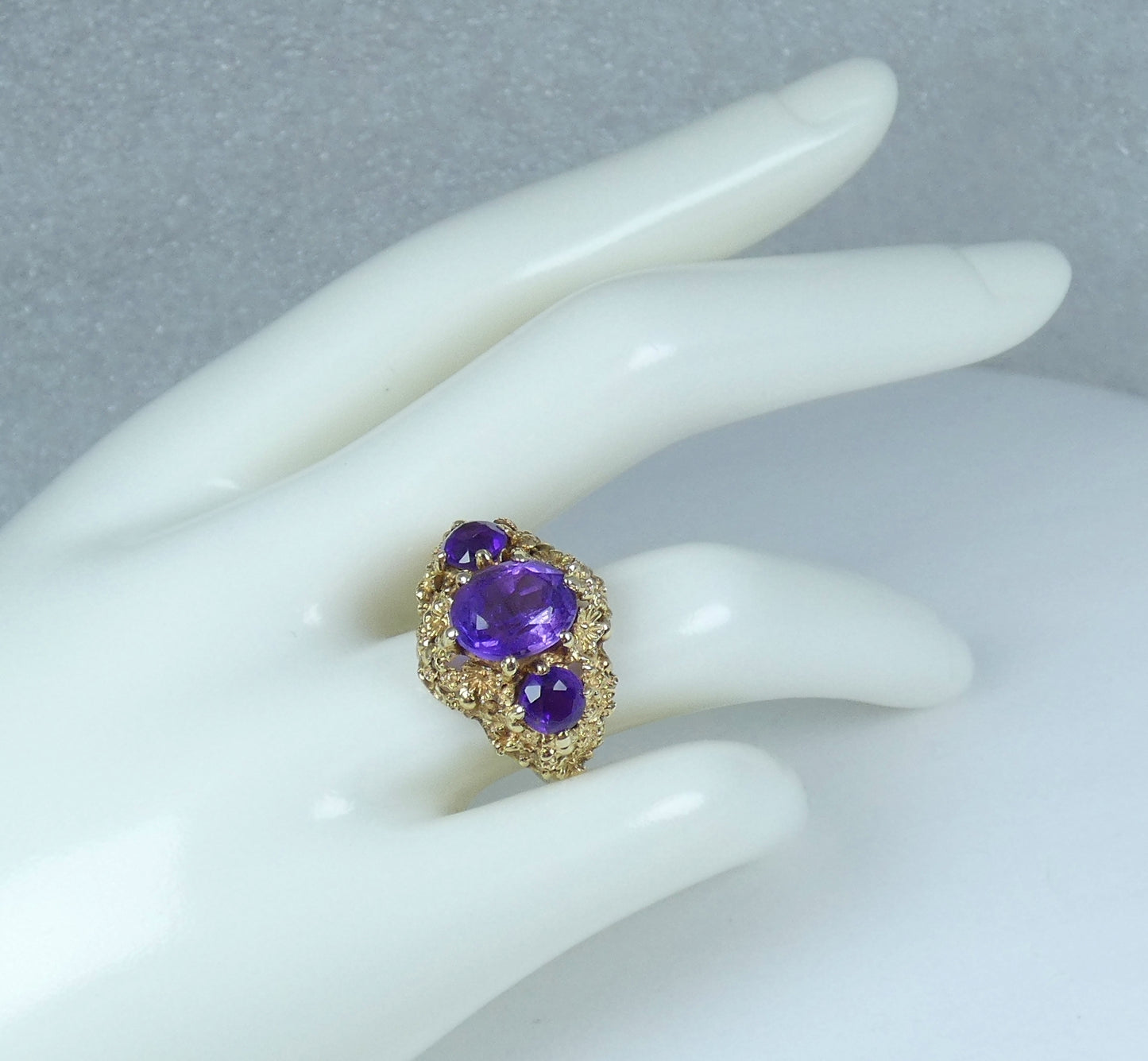 Vintage 1974 English Solid 9ct Yellow Gold Purple Amethyst Trilogy Ring 6.5 M 52