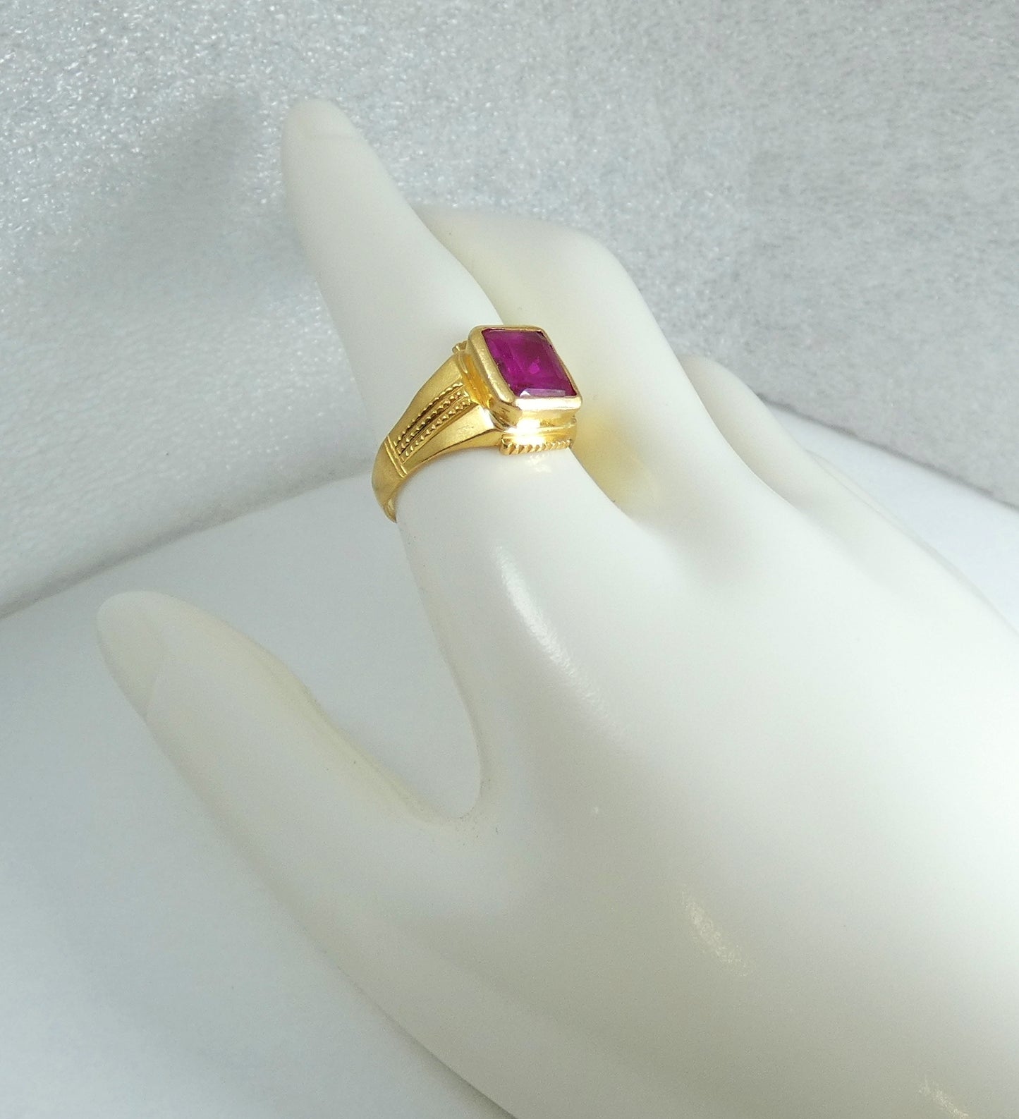 Solid 22ct Yellow Gold Pink Ruby Spinel Signet Unisex Solitaire Ring Size 9 R 59