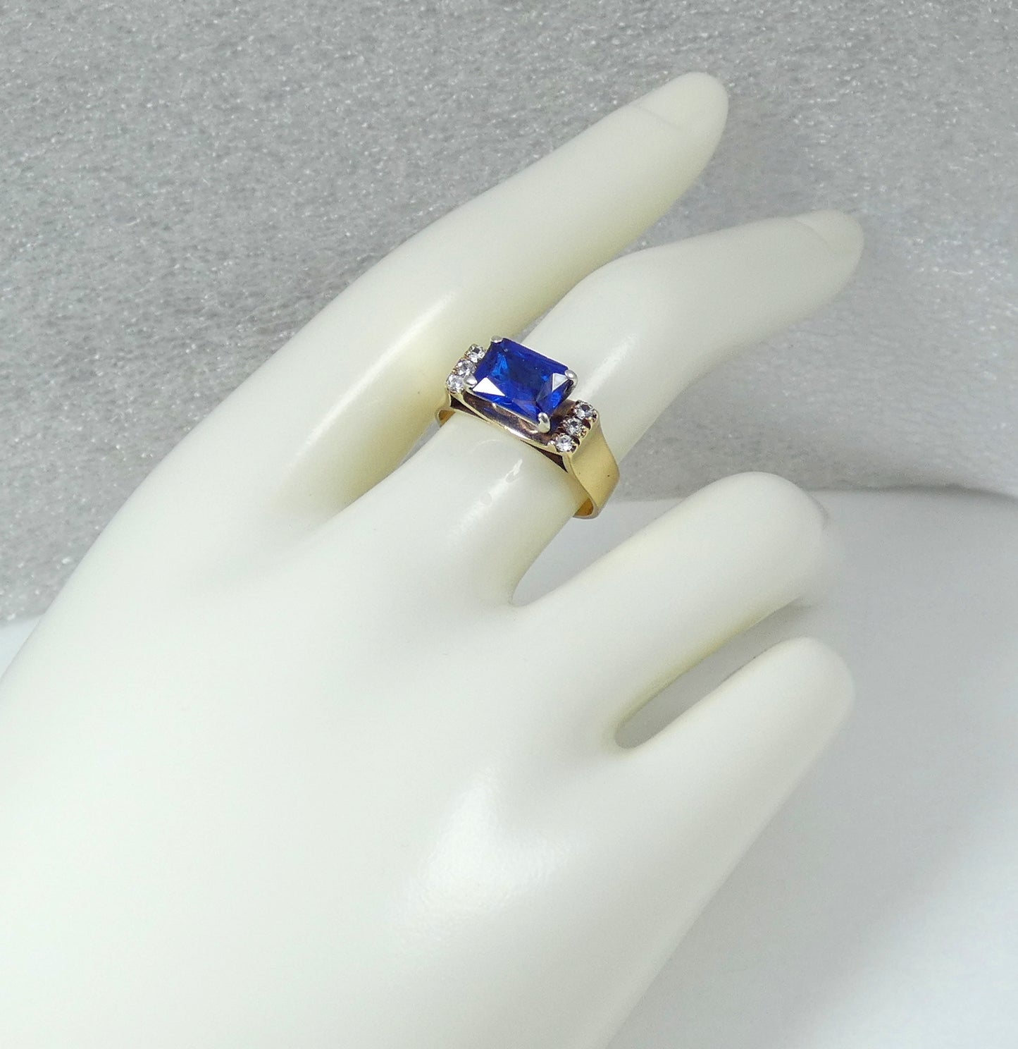 Vintage Solid 9ct Yellow Gold Blue Spinel Cocktail Dress Ring Size 7.5 O 55 375