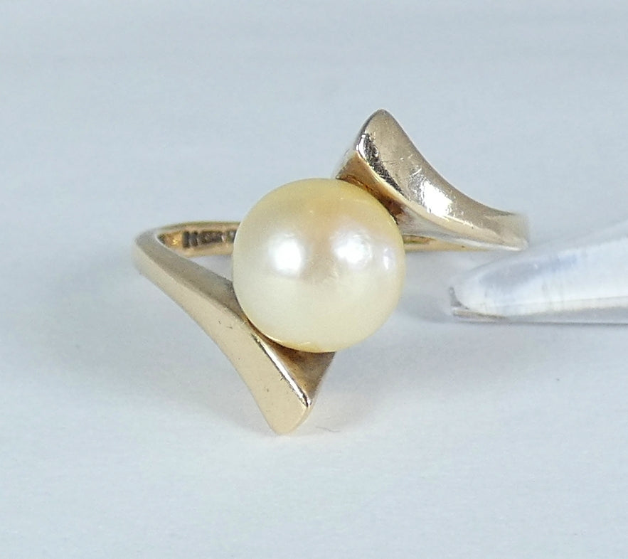 Vintage 1959 English Solid 9ct Yellow Gold Pearl Bypass Dress Ring Size 6.5 M 52