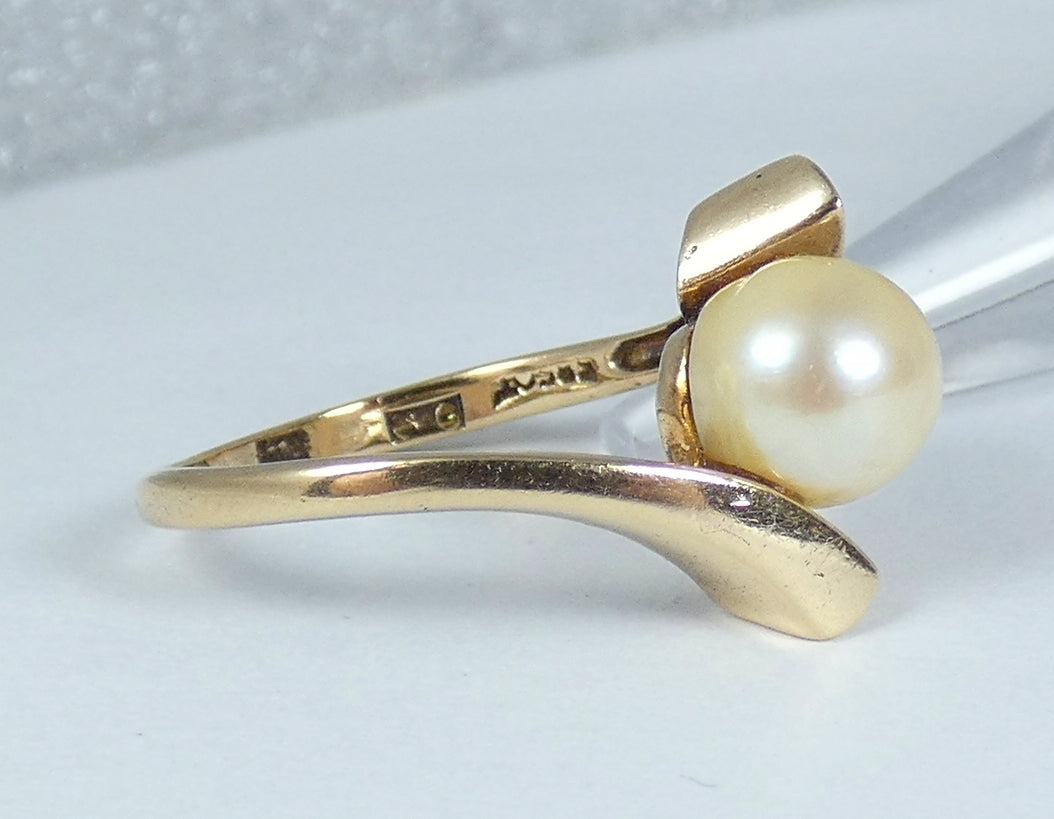 Vintage 1959 English Solid 9ct Yellow Gold Pearl Bypass Dress Ring Size 6.5 M 52