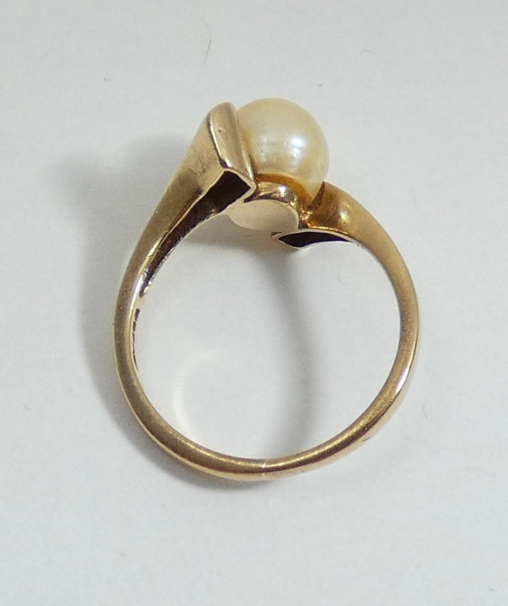 Vintage 1959 English Solid 9ct Yellow Gold Pearl Bypass Dress Ring Size 6.5 M 52