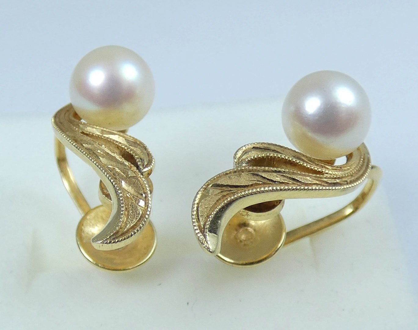Vintage Mikimoto Pair of Solid 14ct Yellow Gold Akoya Pearl Screw Back Earrings