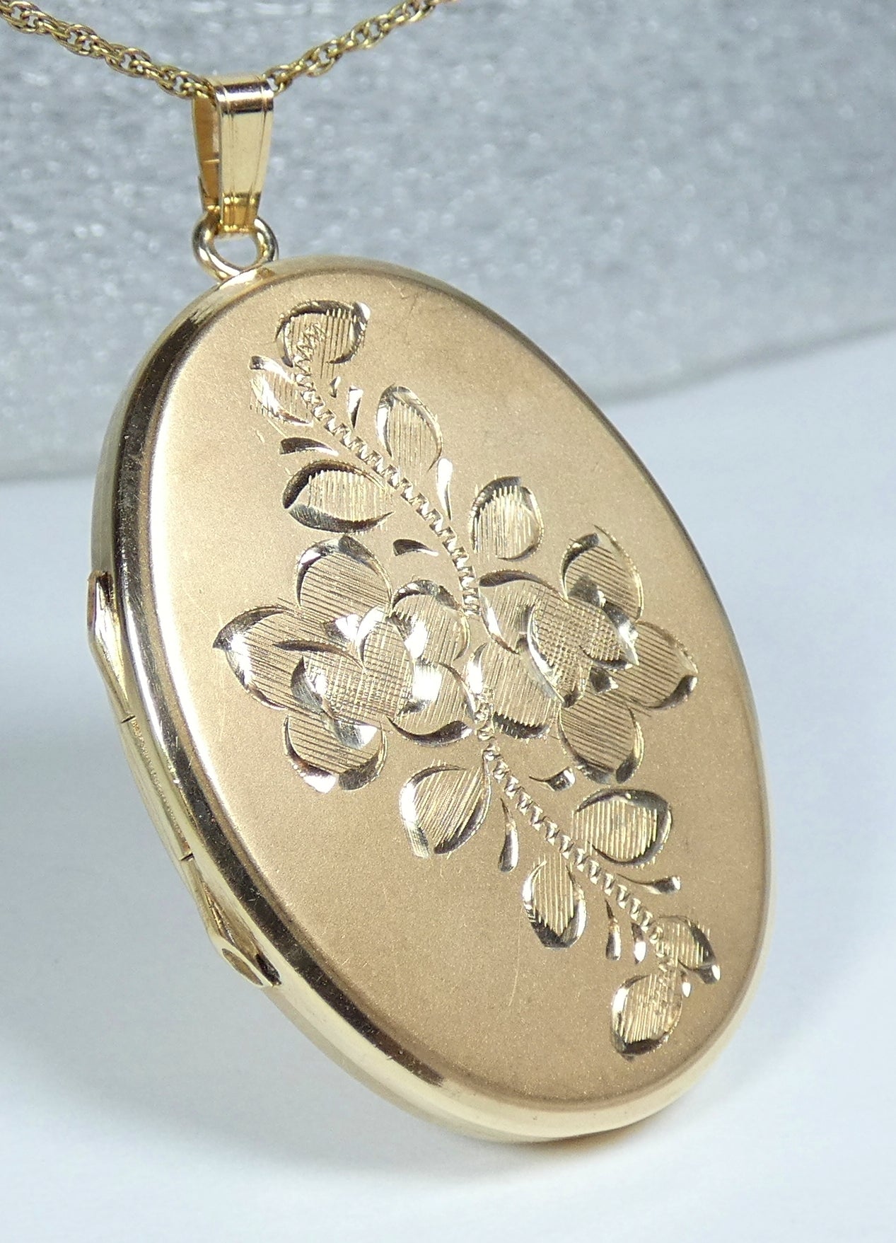 Vintage English Large Solid 9ct Gold Double Photograph Locket Photo Pendant 17gm