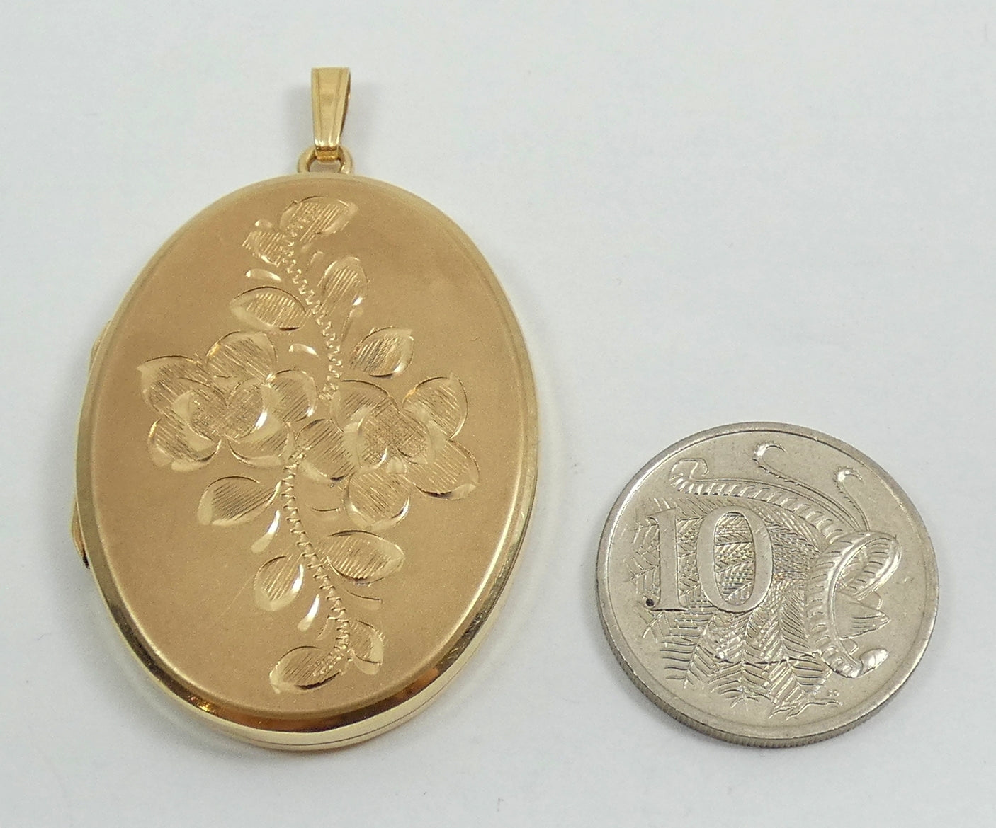 Vintage English Large Solid 9ct Gold Double Photograph Locket Photo Pendant 17gm