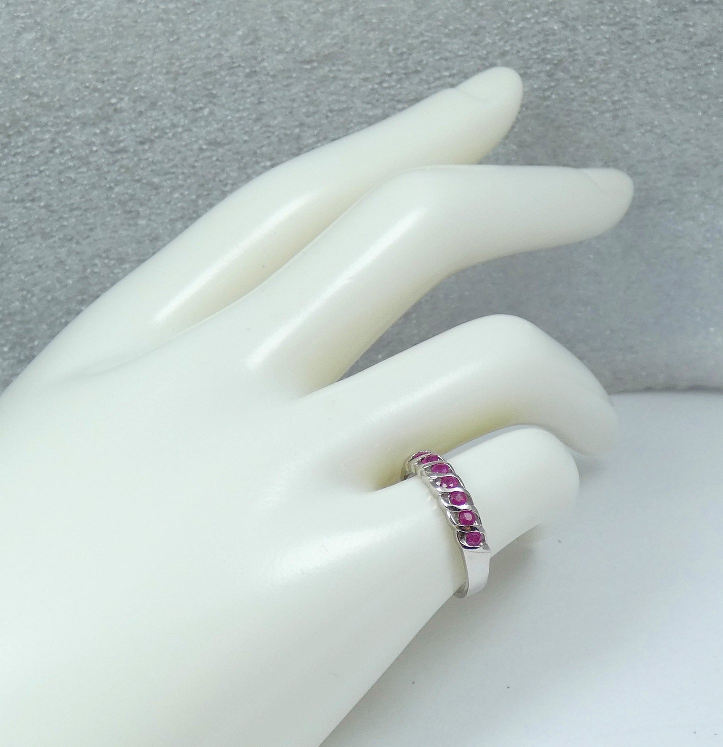 Solid 18ct White Gold & Natural .2ct Ruby Eternity Band Dress Ring Size 5.5 K 50