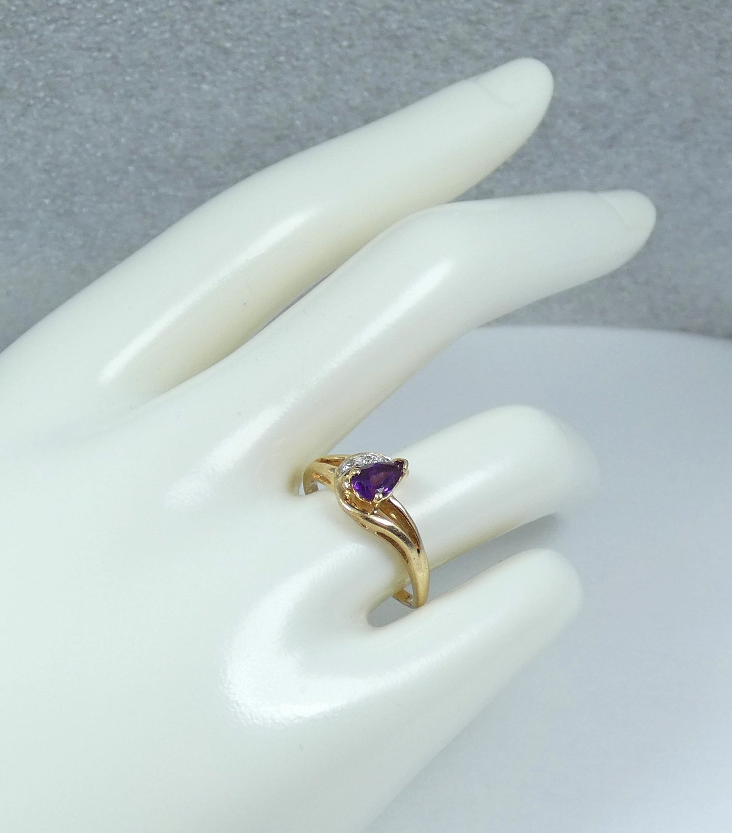 Solid 9ct Yellow Gold Pear Cut Purple Amethyst Diamond Dress Ring Size 6.5 M 52