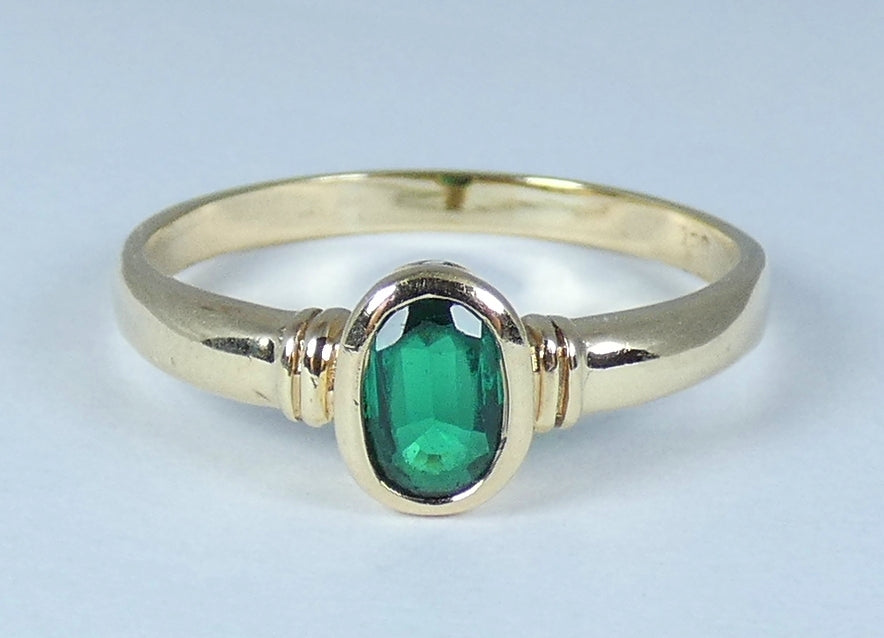 Solid 9ct Yellow Gold Emerald Green Sapphire Solitaire Dress Ring Size 8 P 56