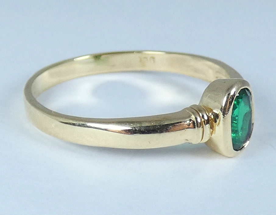 Solid 9ct Yellow Gold Emerald Green Sapphire Solitaire Dress Ring Size 8 P 56