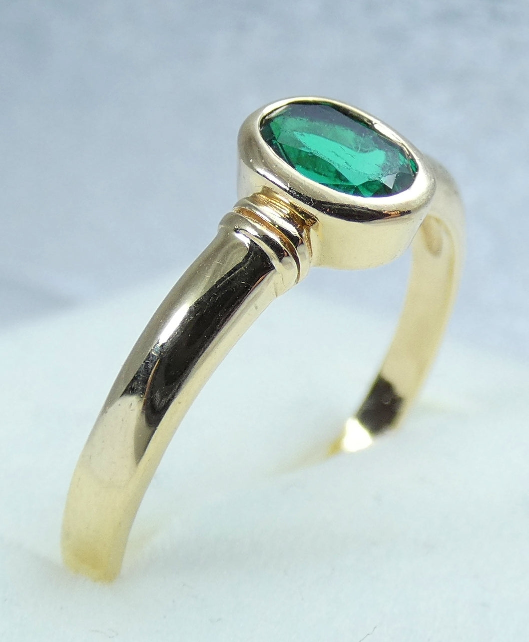 Solid 9ct Yellow Gold Emerald Green Sapphire Solitaire Dress Ring Size 8 P 56