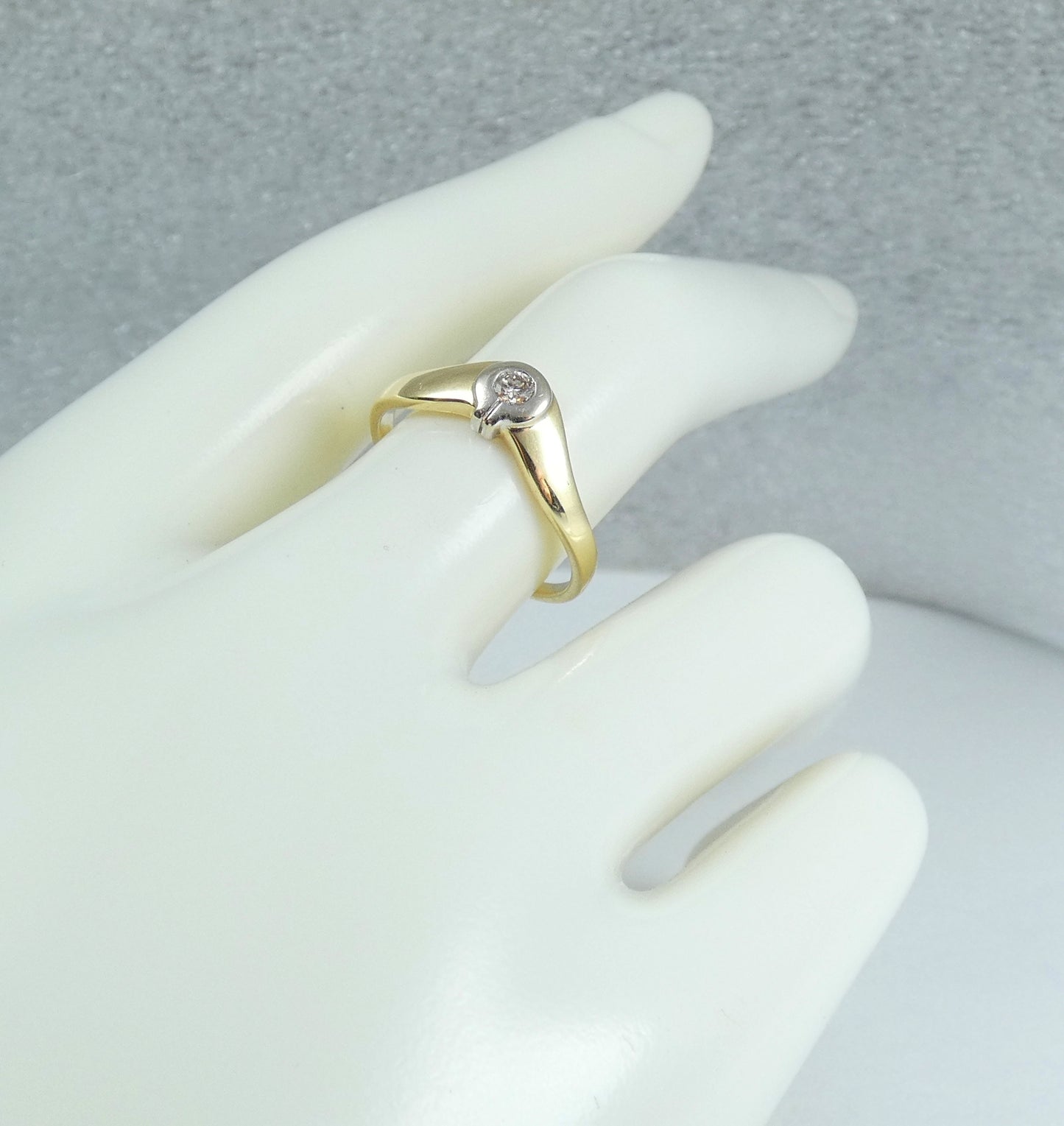 Modern Solid 14ct Yellow White Gold Diamond Solitaire Dress Ring Size 7.5 O 55
