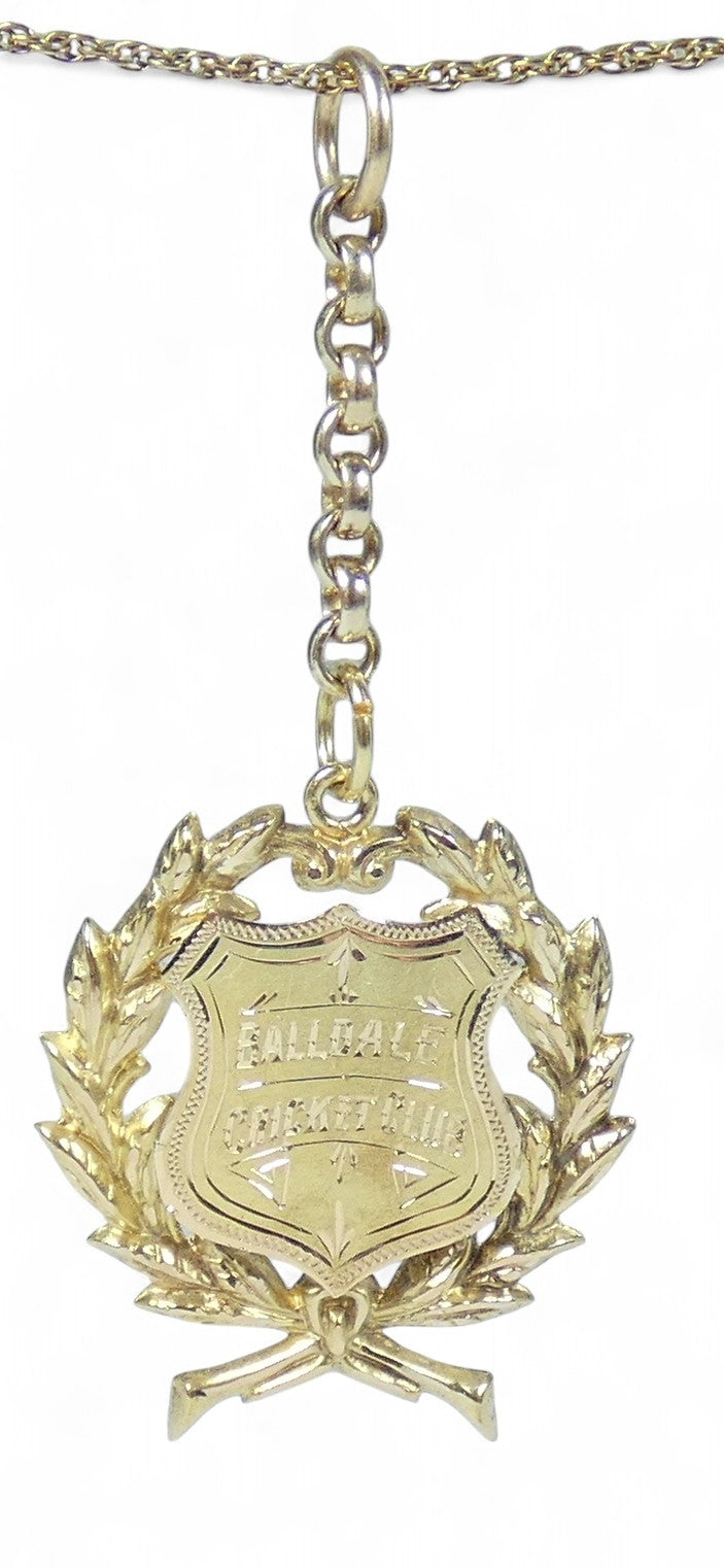 Antique 1914 Solid 15ct Yellow Gold Cricket Club Sport Medal & Chain Pendant