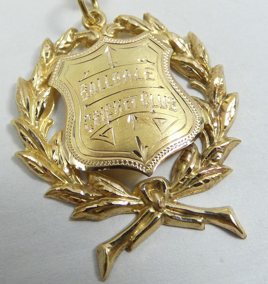 Antique 1914 Solid 15ct Yellow Gold Cricket Club Sport Medal & Chain Pendant