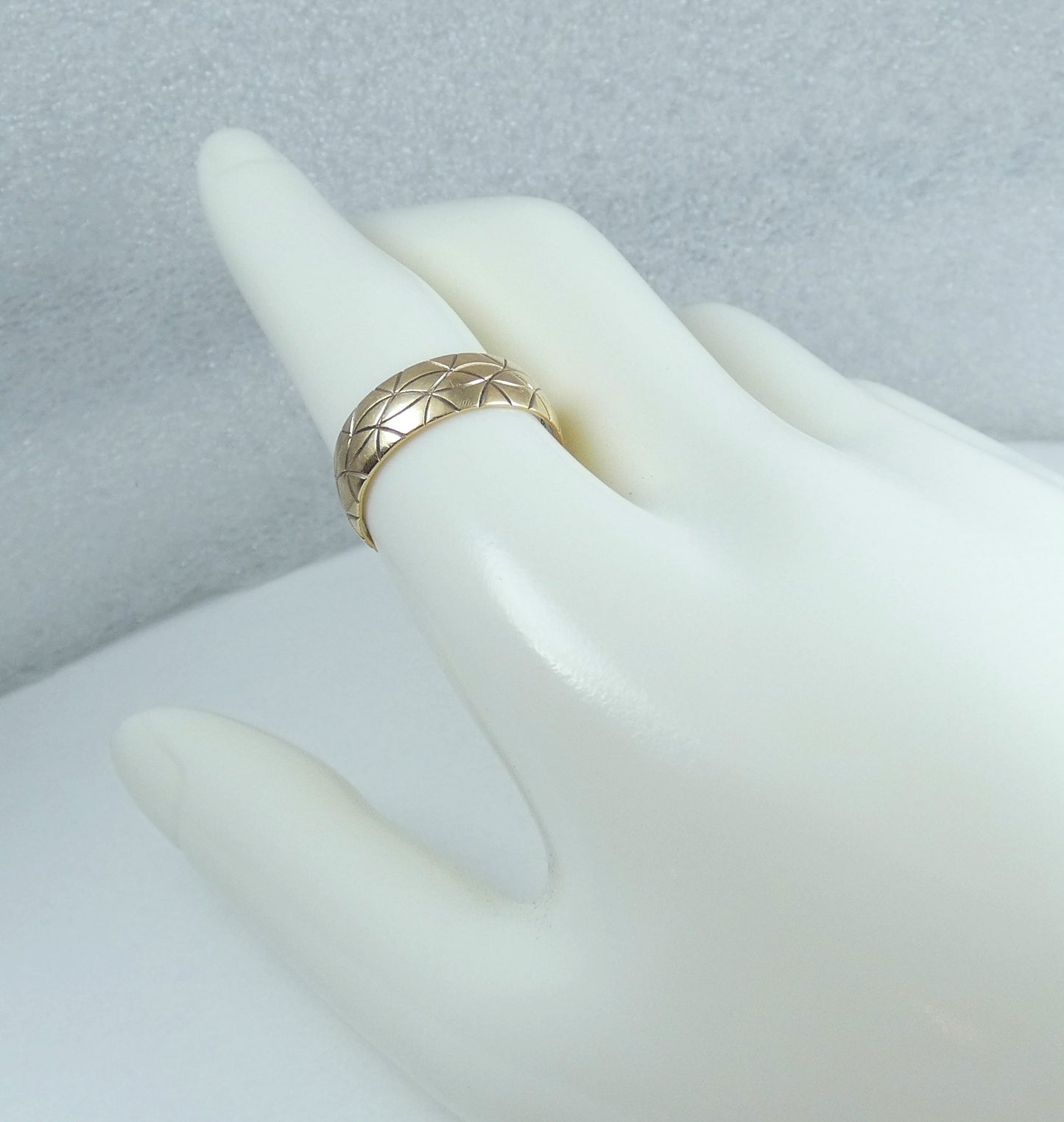 Vintage Solid 9ct Yellow Gold 6.5mm Textured Wedding Band Ring Size 8.5 Q 58 375