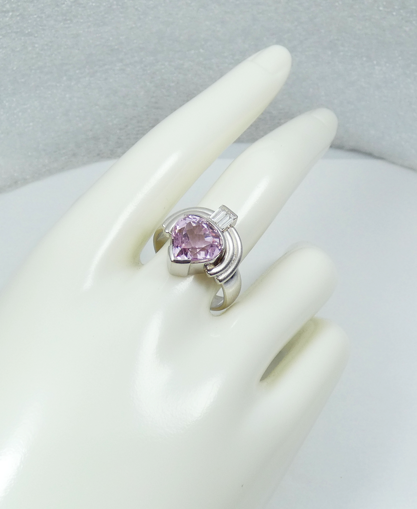 Vintage Heavy Solid 18ct White Gold Pink Kunzite & Diamond Dress Ring 9.5 S 60