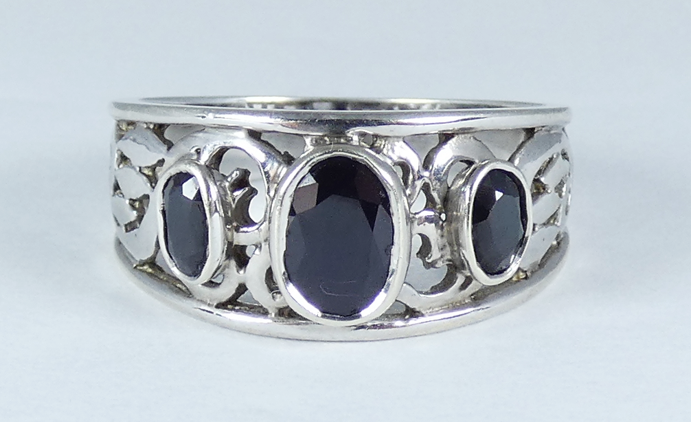 Vintage Solid 9ct White Gold Deep Natural Blue Sapphire Dress Ring Size 8.5 Q 58