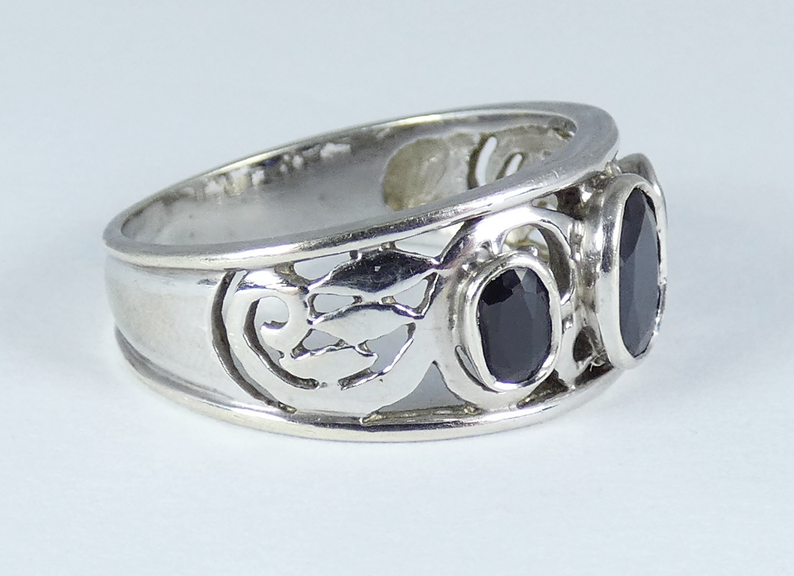 Vintage Solid 9ct White Gold Deep Natural Blue Sapphire Dress Ring Size 8.5 Q 58