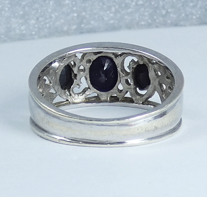 Vintage Solid 9ct White Gold Deep Natural Blue Sapphire Dress Ring Size 8.5 Q 58
