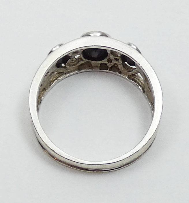 Vintage Solid 9ct White Gold Deep Natural Blue Sapphire Dress Ring Size 8.5 Q 58