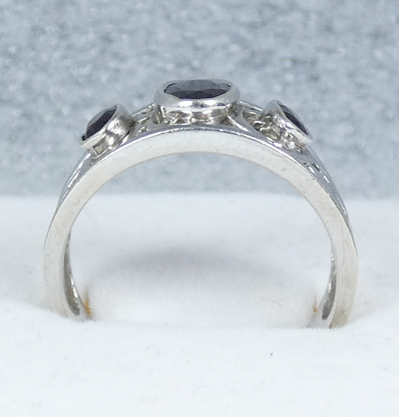 Vintage Solid 9ct White Gold Deep Natural Blue Sapphire Dress Ring Size 8.5 Q 58