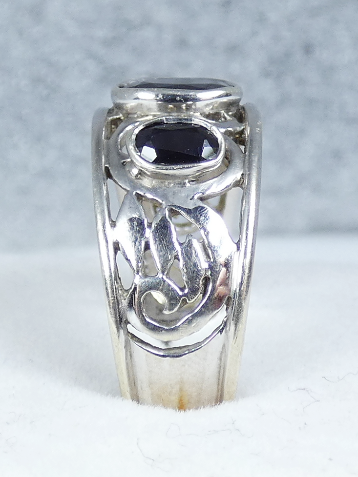 Vintage Solid 9ct White Gold Deep Natural Blue Sapphire Dress Ring Size 8.5 Q 58