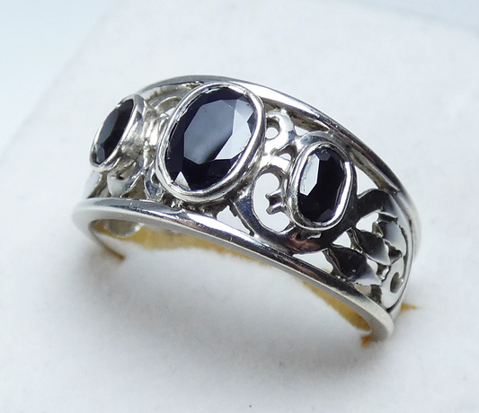 Vintage Solid 9ct White Gold Deep Natural Blue Sapphire Dress Ring Size 8.5 Q 58