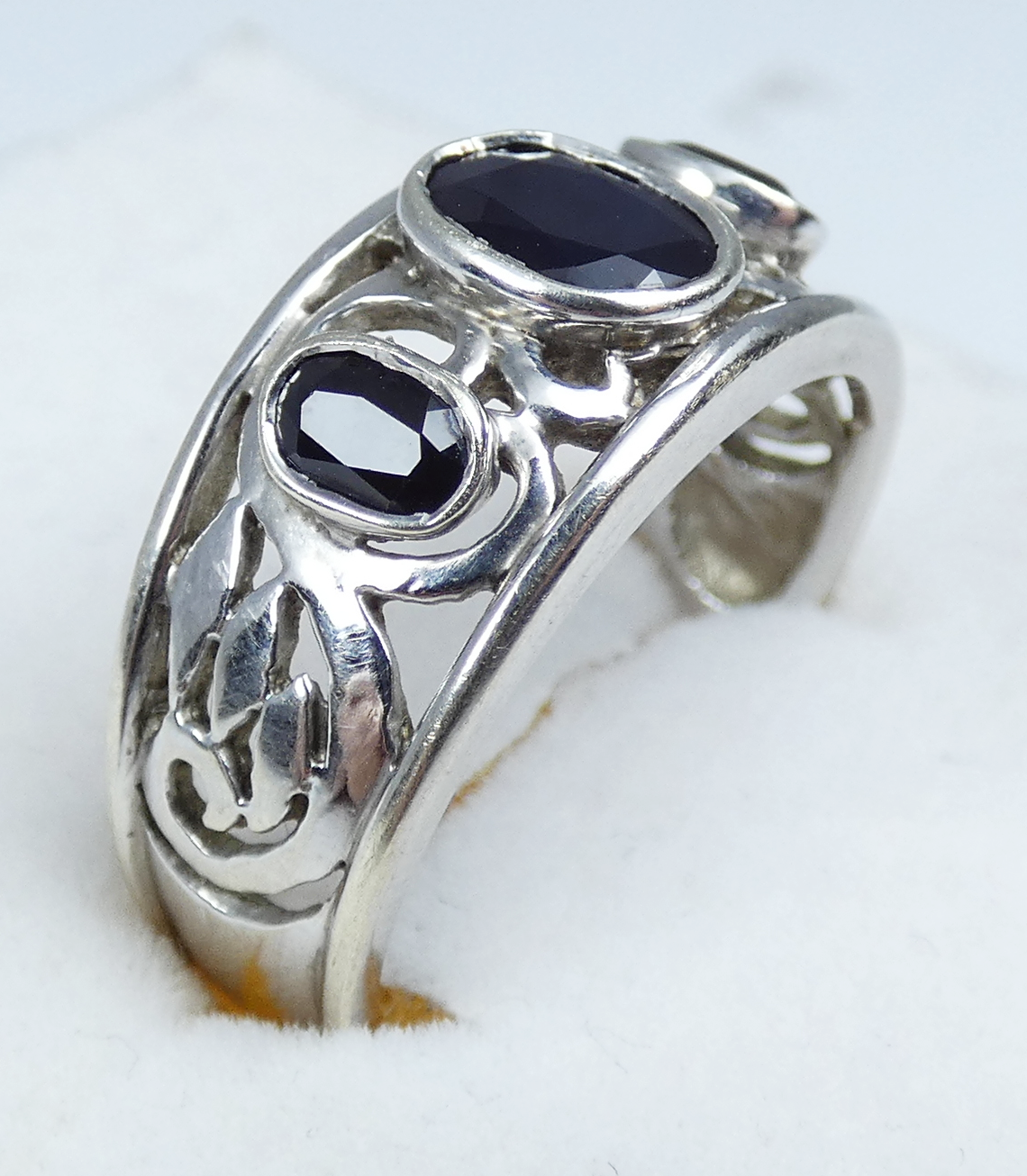 Vintage Solid 9ct White Gold Deep Natural Blue Sapphire Dress Ring Size 8.5 Q 58