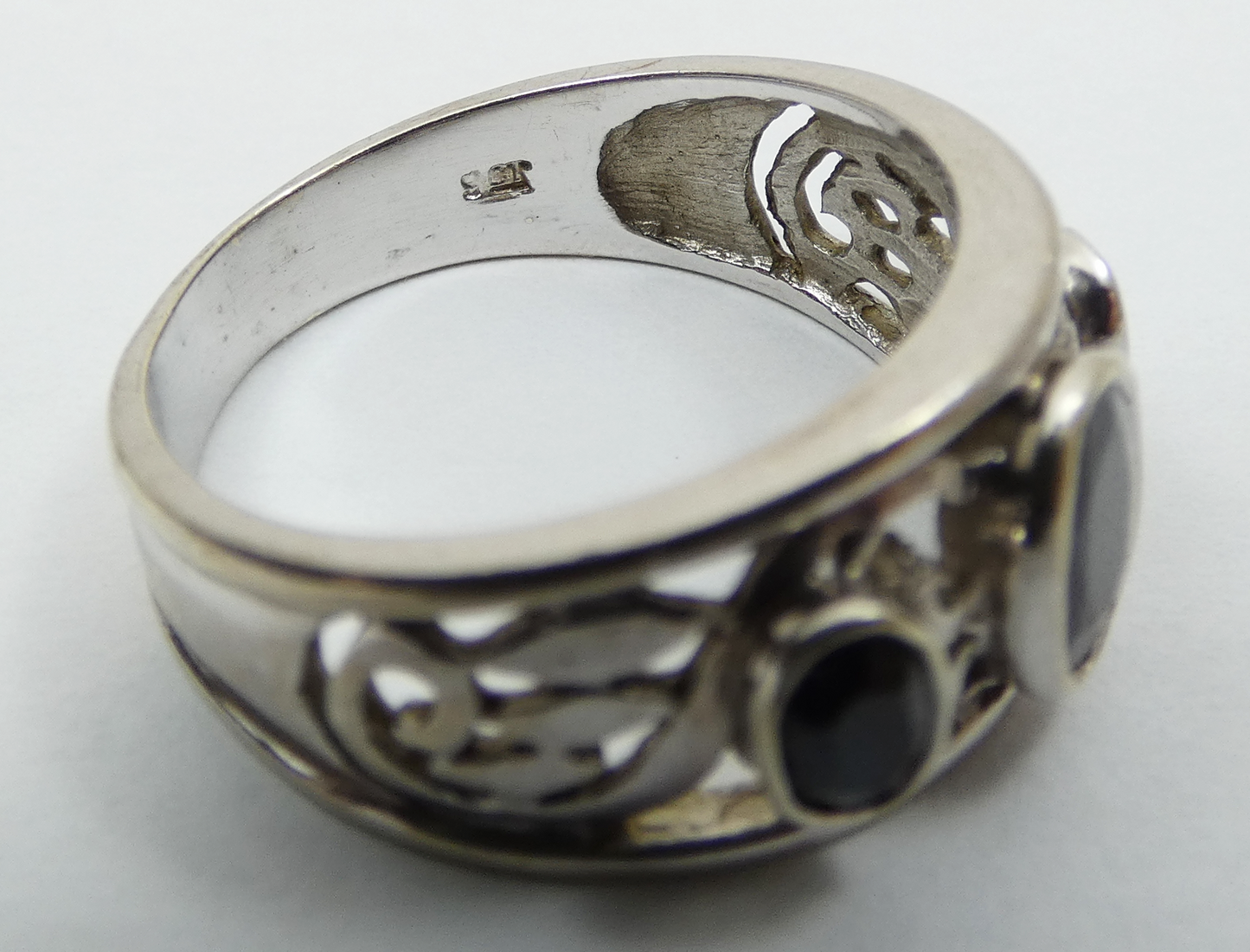 Vintage Solid 9ct White Gold Deep Natural Blue Sapphire Dress Ring Size 8.5 Q 58