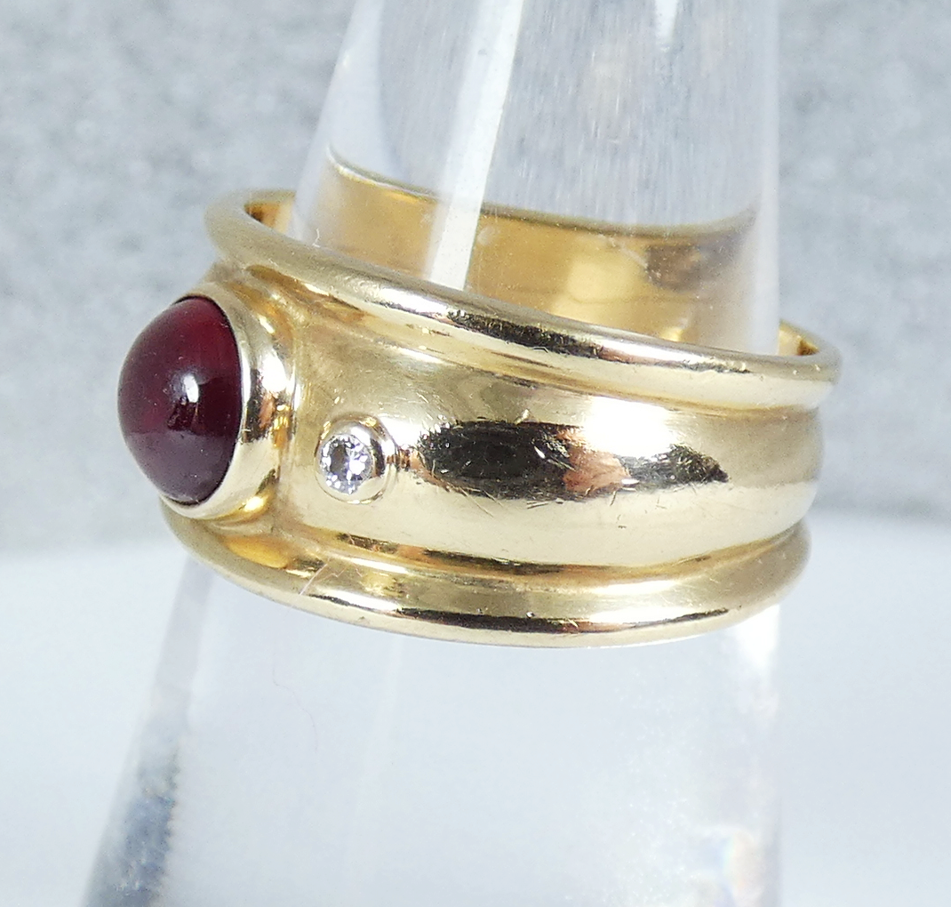 Vintage Solid 9ct Yellow Gold Cabochon Garnet & Diamond Dress Ring Size 6.5 M 52