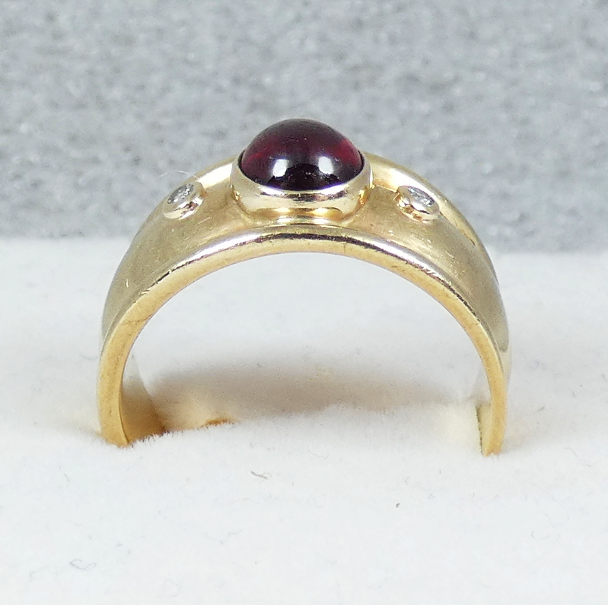 Vintage Solid 9ct Yellow Gold Cabochon Garnet & Diamond Dress Ring Size 6.5 M 52