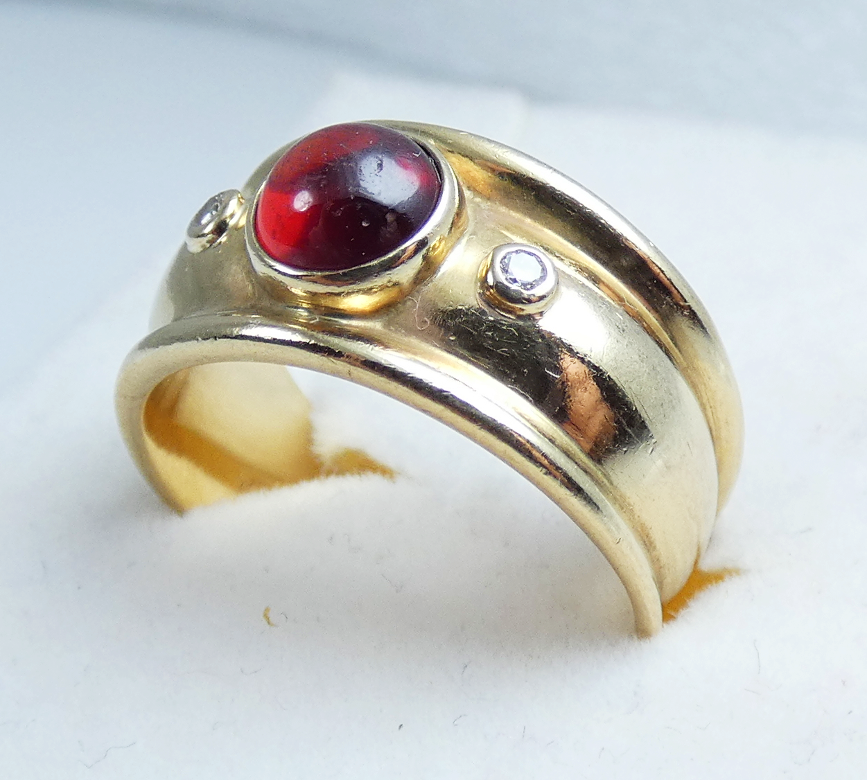 Vintage Solid 9ct Yellow Gold Cabochon Garnet & Diamond Dress Ring Size 6.5 M 52
