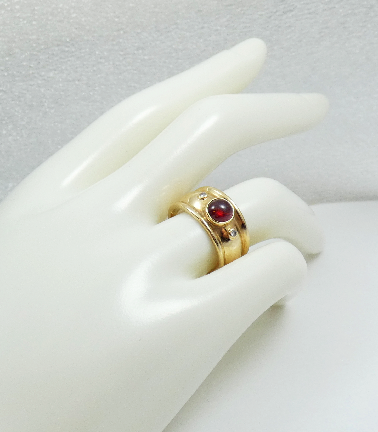 Vintage Solid 9ct Yellow Gold Cabochon Garnet & Diamond Dress Ring Size 6.5 M 52