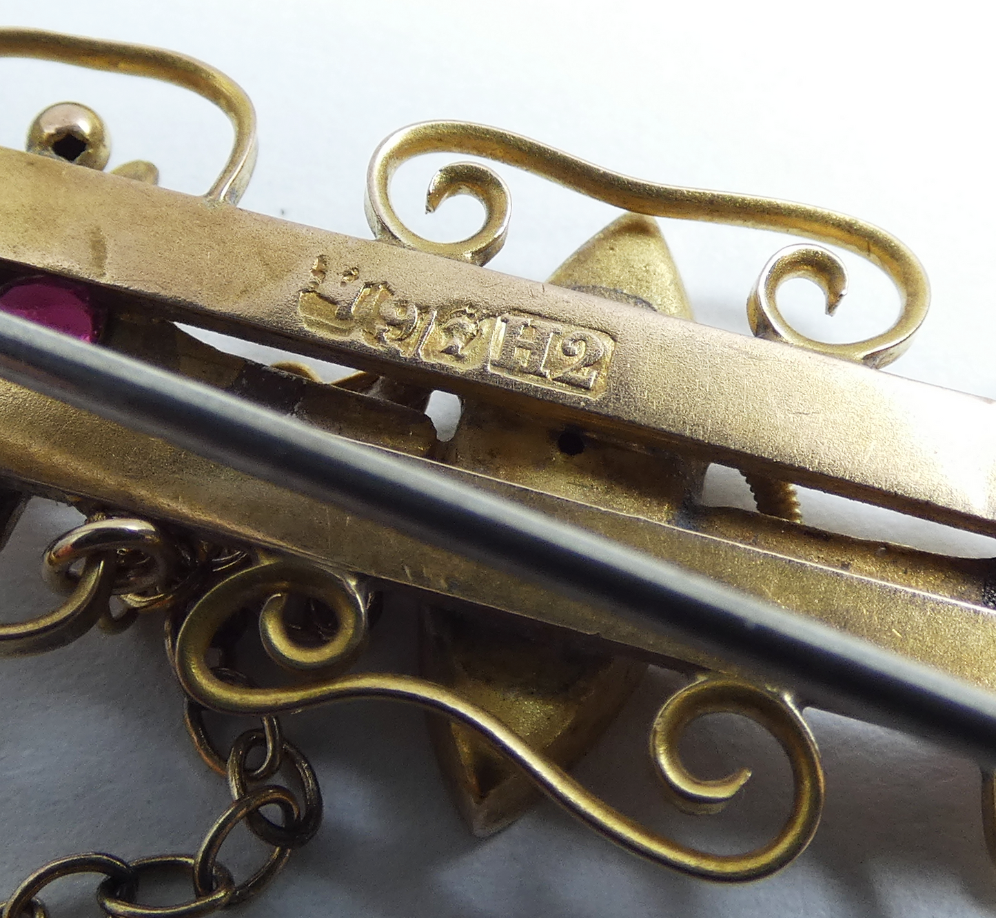 Antique 1910 Australian Aronson Solid 9ct Yellow Gold Red Stone Bar Brooch Pin