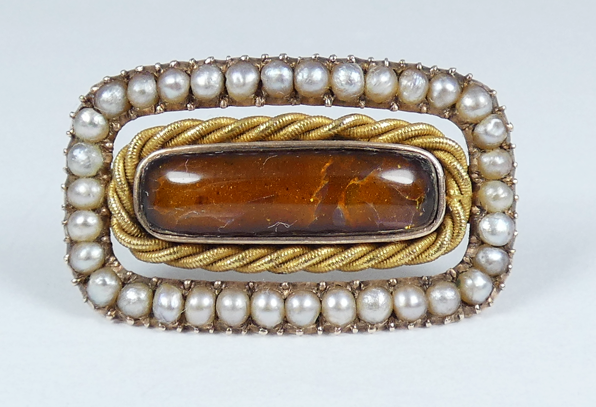 Antique Victorian Solid 9ct Yellow Gold Red Stone & Seed Pearl Mourning Brooch
