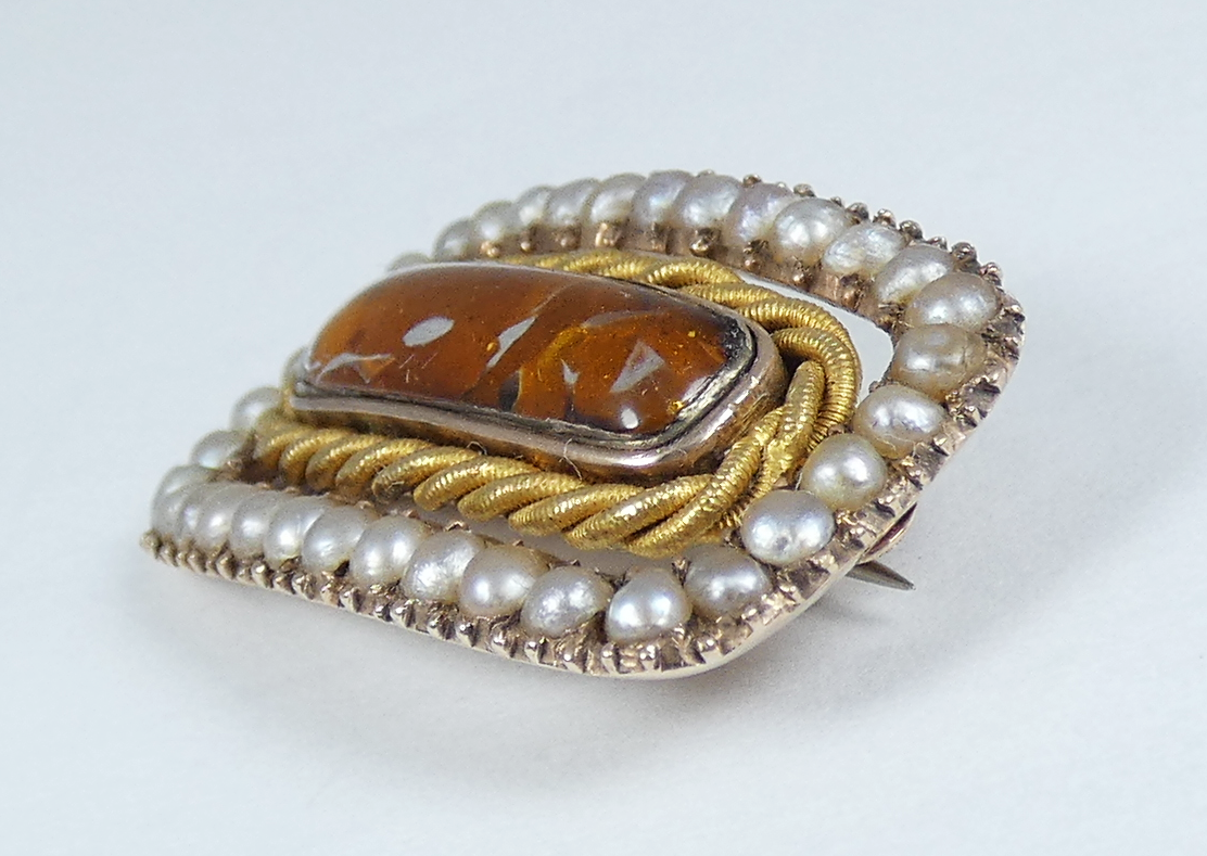 Antique Victorian Solid 9ct Yellow Gold Red Stone & Seed Pearl Mourning Brooch