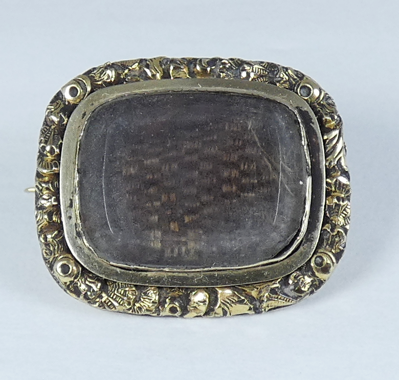 Antique Victorian 1850 Solid 9ct Yellow Gold Plaited Woven Hair Mourning Brooch