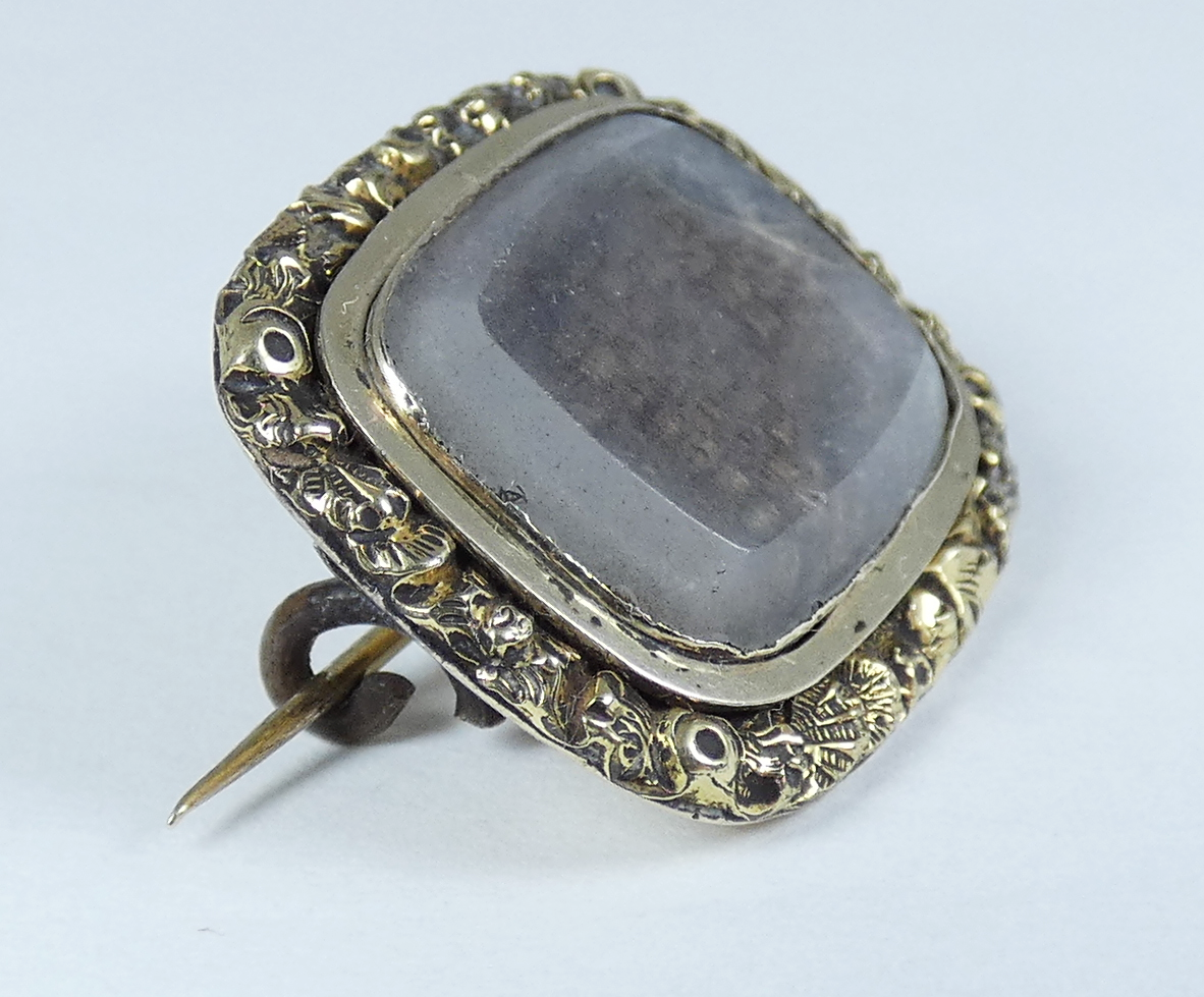 Antique Victorian 1850 Solid 9ct Yellow Gold Plaited Woven Hair Mourning Brooch