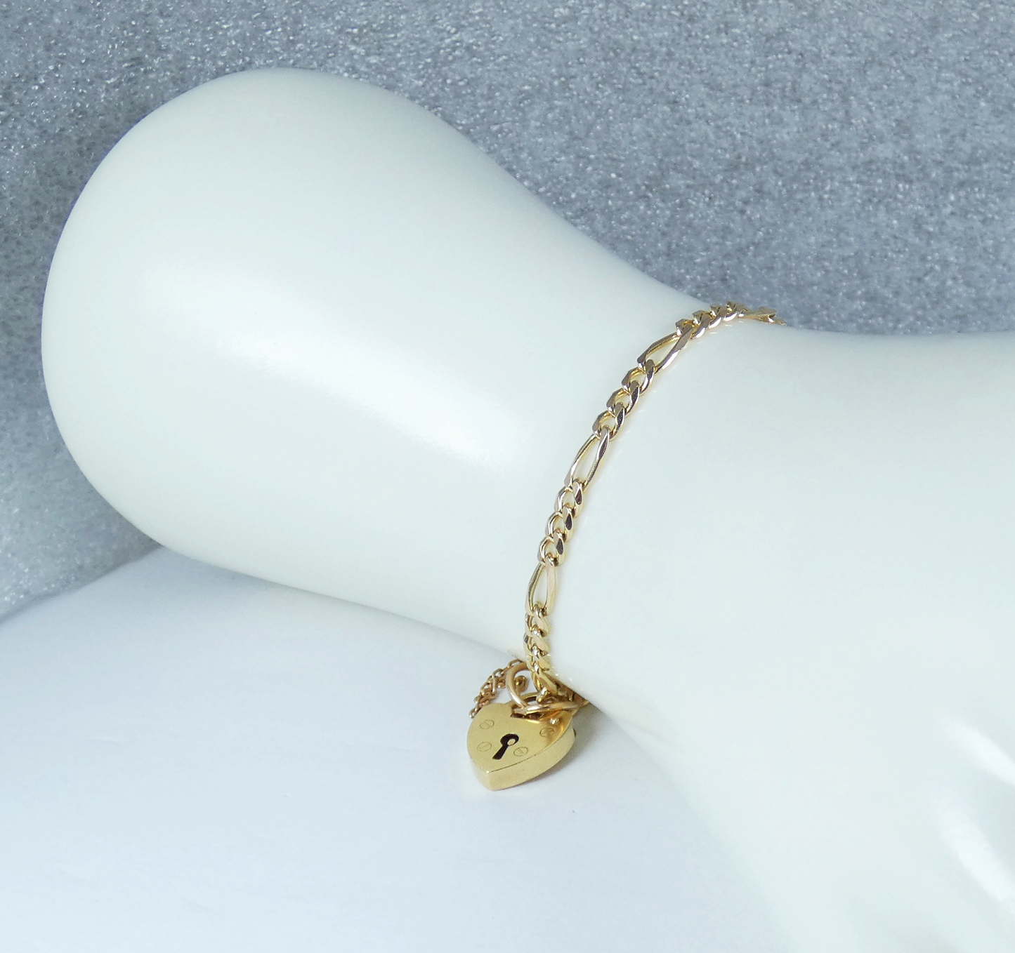 Solid 9ct Yellow Gold 18cm 7" Charm Bracelet 4mm Figaro Link Chain Padlock Clasp